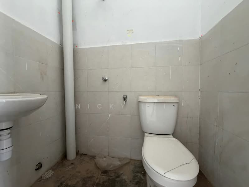2.5-storey Terraced House for Sale in Taman Kundang Jaya (Rawang) - Nicky Lai - Bathroom - PropertyGuru.com.my
