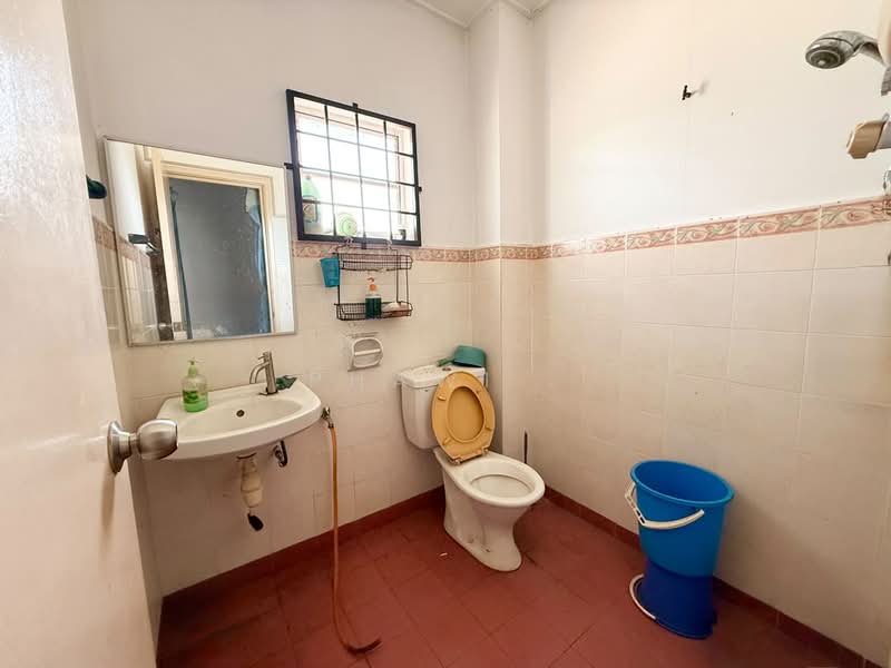 Semi-Detached House for Sale in Taman Desaria (Nilai) - PHAWI . - Bathroom - PropertyGuru.com.my
