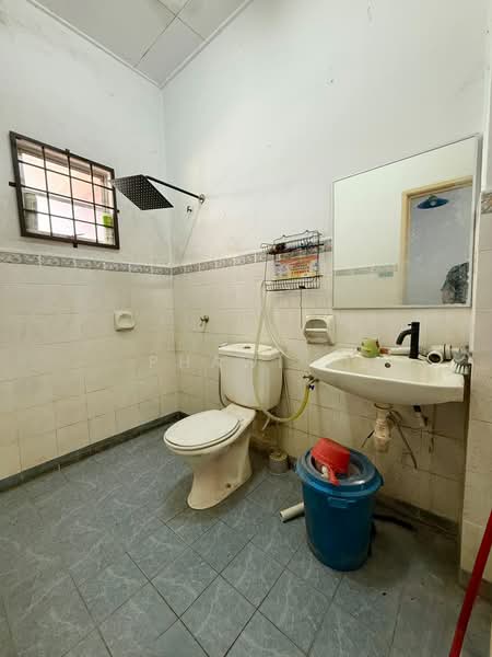 Semi-Detached House for Sale in Taman Desaria (Nilai) - PHAWI . - Bathroom - PropertyGuru.com.my