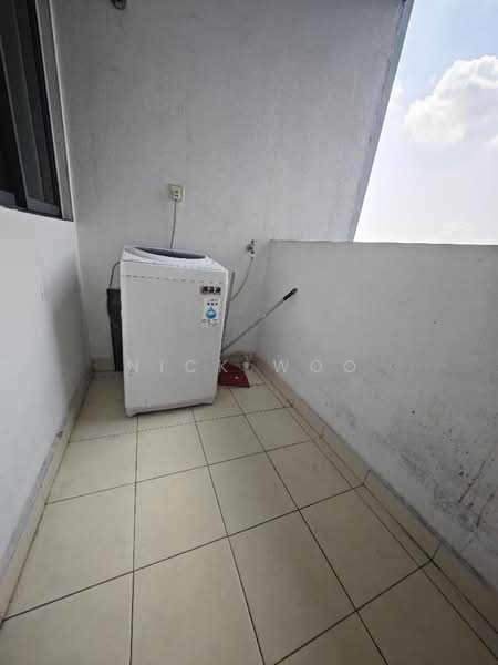 Kondominium untuk Disewa di The Vyne - Nick Woo - Balcony - PropertyGuru.com.my
