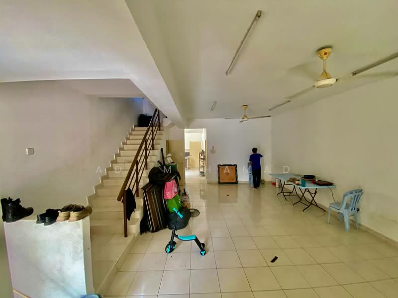 Rumah Teres 2 Tingkat untuk Dijual di Alam Nusantara (Setia Alam) - Adi Mohamad - Living Room - PropertyGuru.com.my