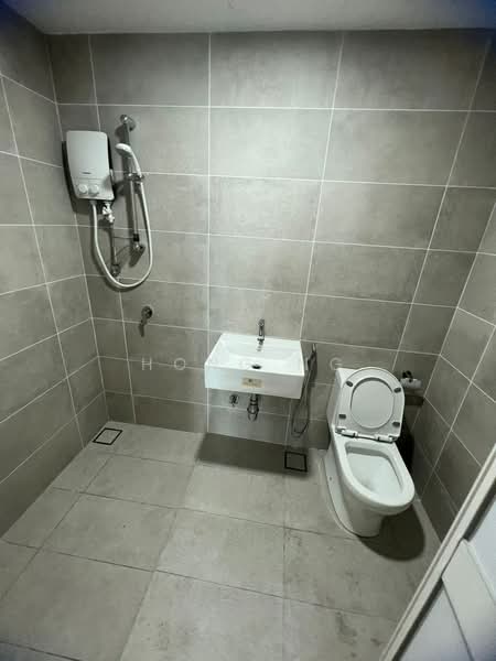 Servis Apartment untuk Dijual di The Glenz @ Glenmarie - Hong Ng - Bathroom - PropertyGuru.com.my