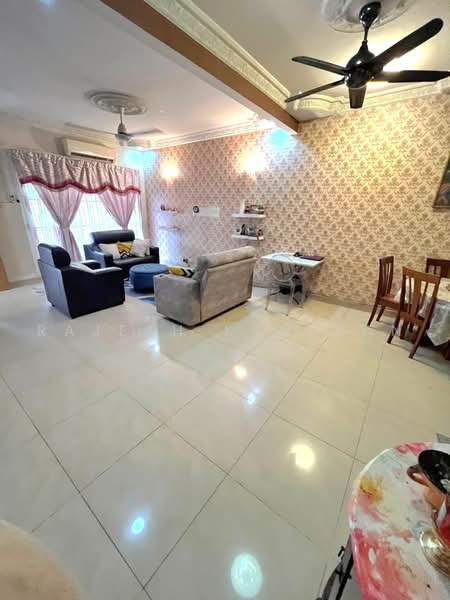 Rumah Teres untuk Dijual di Kuala Garing Utara (Rawang) - Rajesh Kanesan - Living Room - PropertyGuru.com.my