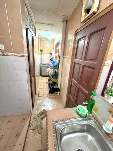 Rumah Teres untuk Dijual di Kuala Garing Utara (Rawang) - Rajesh Kanesan - Kitchen - PropertyGuru.com.my