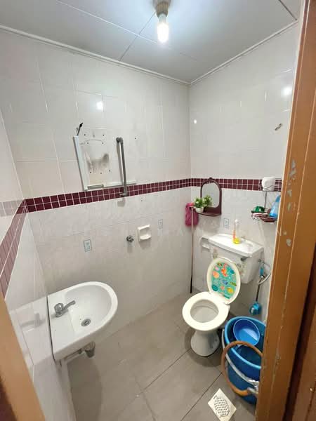 Rumah Teres untuk Dijual di Kuala Garing Utara (Rawang) - Rajesh Kanesan - Bathroom - PropertyGuru.com.my