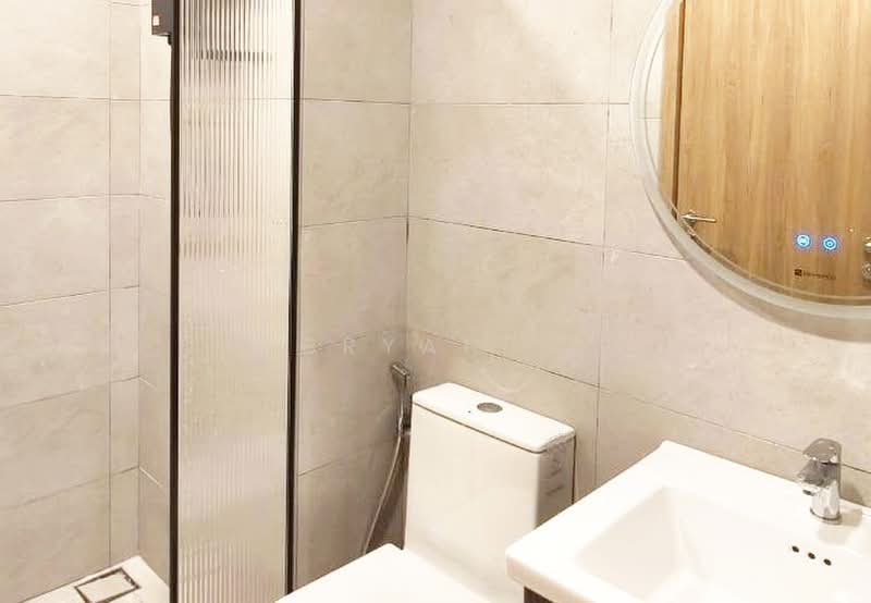 Servis Apartment untuk Disewa di Armani Raja Uda - Bryan . - Bathroom - PropertyGuru.com.my