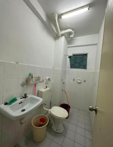 Pangsapuri untuk Dijual di Vista Seri Alam - Alan Tee - Bathroom - PropertyGuru.com.my