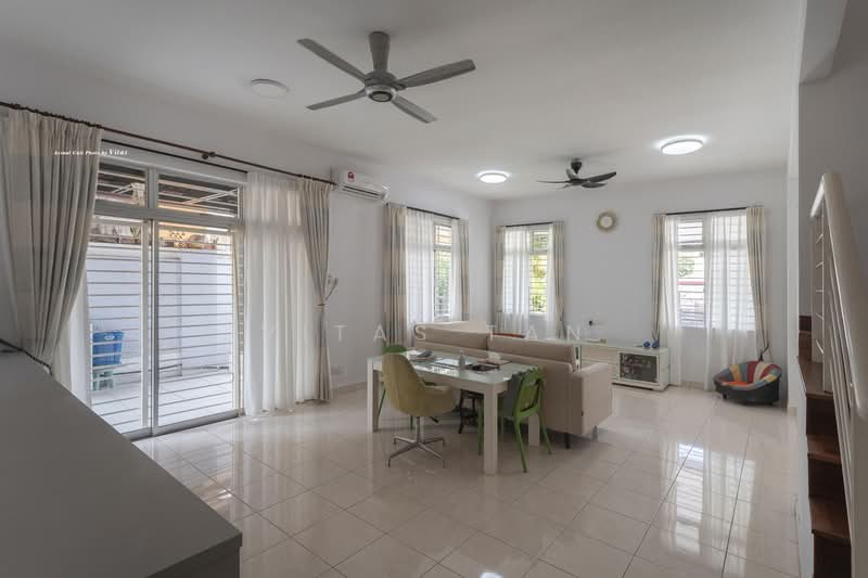 Rumah Berkembar untuk Dijual di Setia Damai (Setia Alam) - Vitas Tan - Living Room - PropertyGuru.com.my
