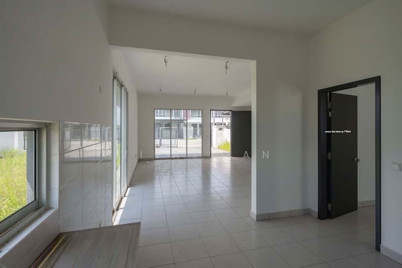 Rumah Teres 2-Tingkat untuk Dijual di Bukit Raja (Selangor) - Vitas Tan - Living Room - PropertyGuru.com.my