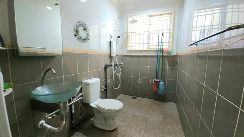 Semi-Detached House for Sale in Taman Perling (Perling) - Max Loh - Bathroom - PropertyGuru.com.my