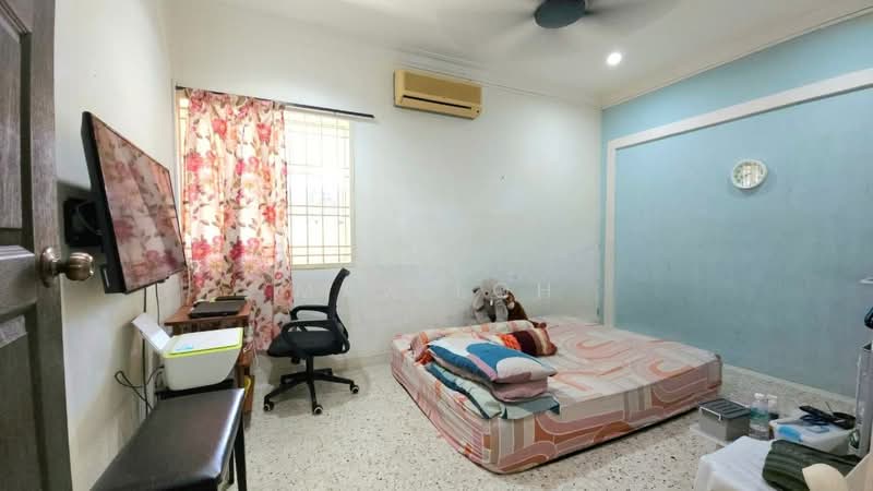 Semi-Detached House for Sale in Taman Perling (Perling) - Max Loh - Bedroom - PropertyGuru.com.my