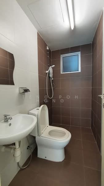 Kediaman Servis untuk Dijual di Galleria Equine Park - Teng Poh Hong - Bathroom - PropertyGuru.com.my