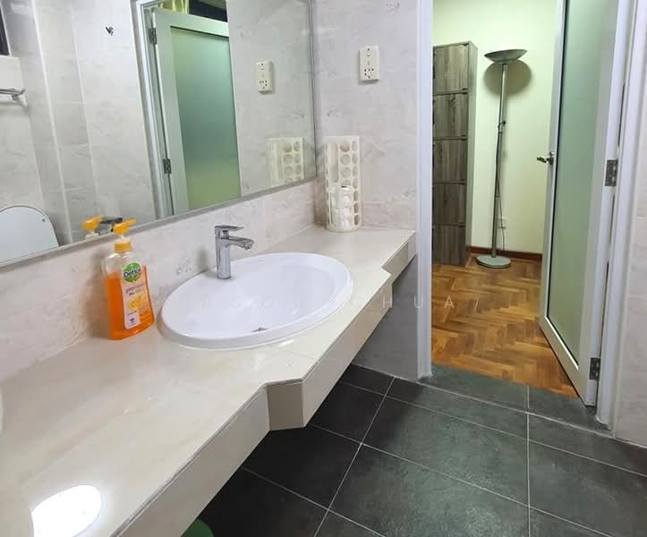 Rumah Bandar untuk Disewa di Taman Pelangi (Johor Bahru) - Jason Chua - Bathroom - PropertyGuru.com.my