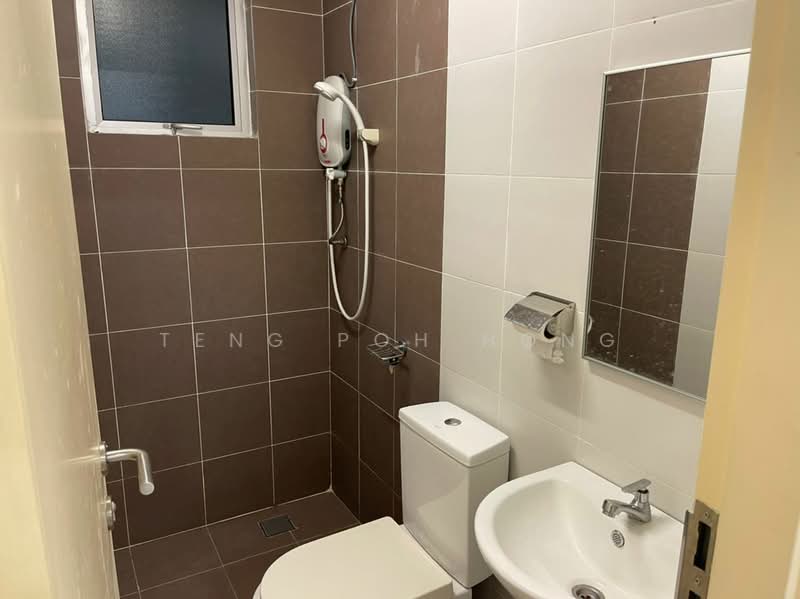 Kediaman Servis untuk Dijual di Galleria Equine Park - Teng Poh Hong - Bathroom - PropertyGuru.com.my