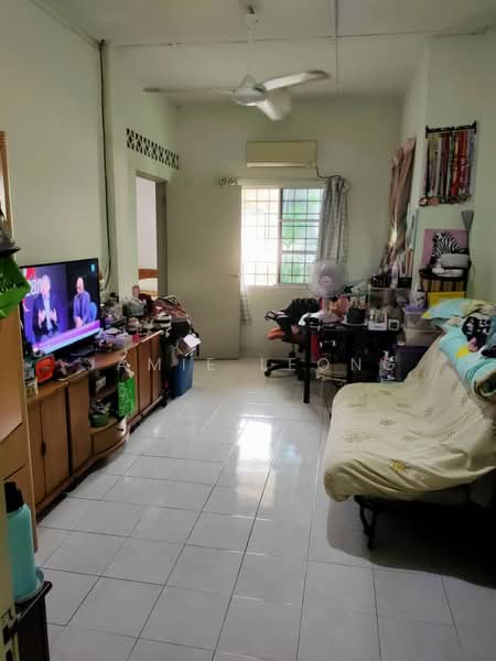 Rumah Berkembar untuk Dijual di Seksyen 3 (Petaling Jaya) - Jamie Leong - Living Room - PropertyGuru.com.my