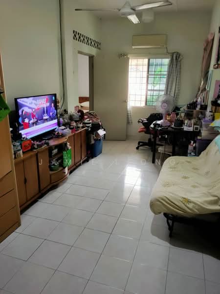 Rumah Berkembar untuk Dijual di Seksyen 3 (Petaling Jaya) - Jamie Leong - Living Room - PropertyGuru.com.my