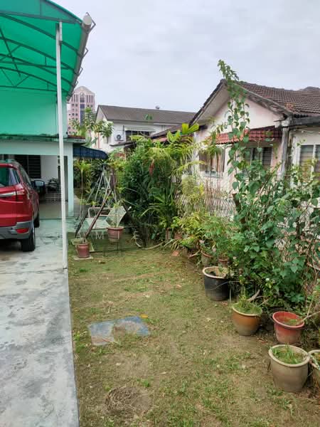 Rumah Berkembar untuk Dijual di Seksyen 3 (Petaling Jaya) - Jamie Leong - Garden - PropertyGuru.com.my