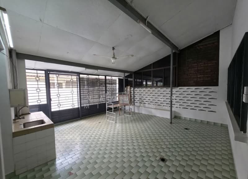 Semi-Detached House for Sale in Seksyen 6 (Petaling Jaya) - Devamuthan Tamilarasan - Kitchen - PropertyGuru.com.my