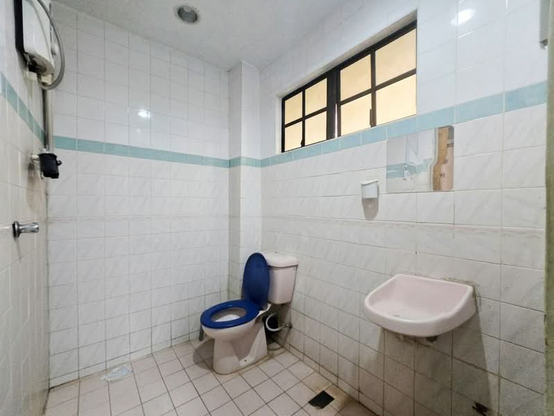 Kondominium untuk Dijual di Pandan Mewah Heights - Zul Syafiq - Bathroom - PropertyGuru.com.my