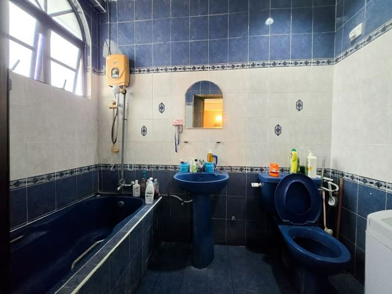 Kondominium untuk Dijual di Pandan Mewah Heights - Zul Syafiq - Bathroom - PropertyGuru.com.my