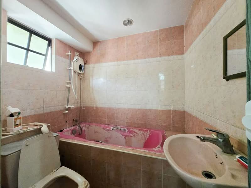 Kondominium untuk Dijual di Pandan Mewah Heights - Zul Syafiq - Bathroom - PropertyGuru.com.my