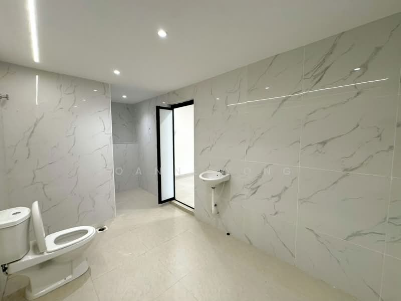 Rumah Teres 2 Tingkat untuk Dijual di Bandar Baru Permas Jaya (Permas Jaya) - JOANNE YONG - Bathroom - PropertyGuru.com.my
