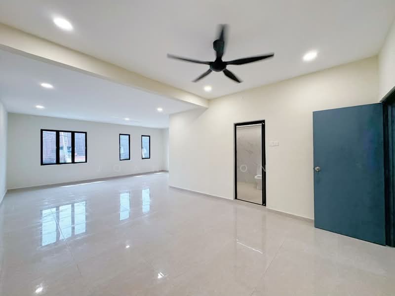 Rumah Teres 2 Tingkat untuk Dijual di Bandar Baru Permas Jaya (Permas Jaya) - JOANNE YONG - Living Room - PropertyGuru.com.my