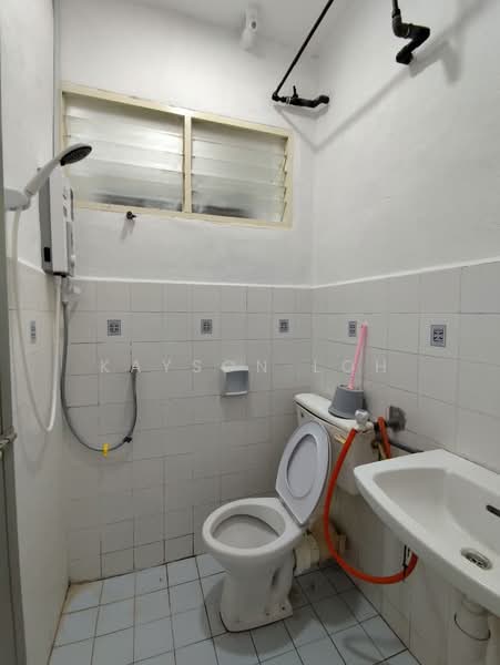 Apartment for Sale at Taman Seri Sari (Sunshine Garden) - Kayson Loh - Bathroom - PropertyGuru.com.my
