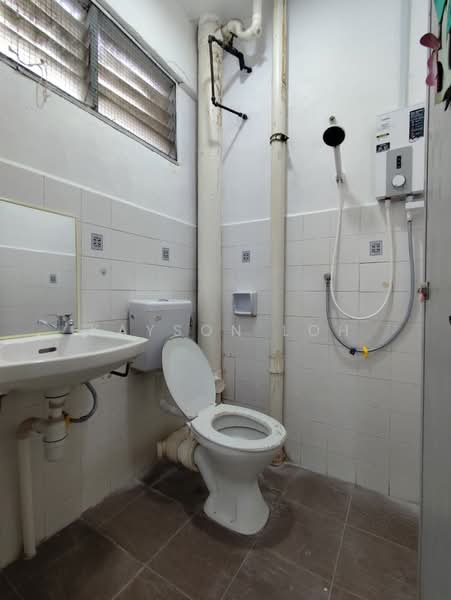 Apartment for Sale at Taman Seri Sari (Sunshine Garden) - Kayson Loh - Bathroom - PropertyGuru.com.my