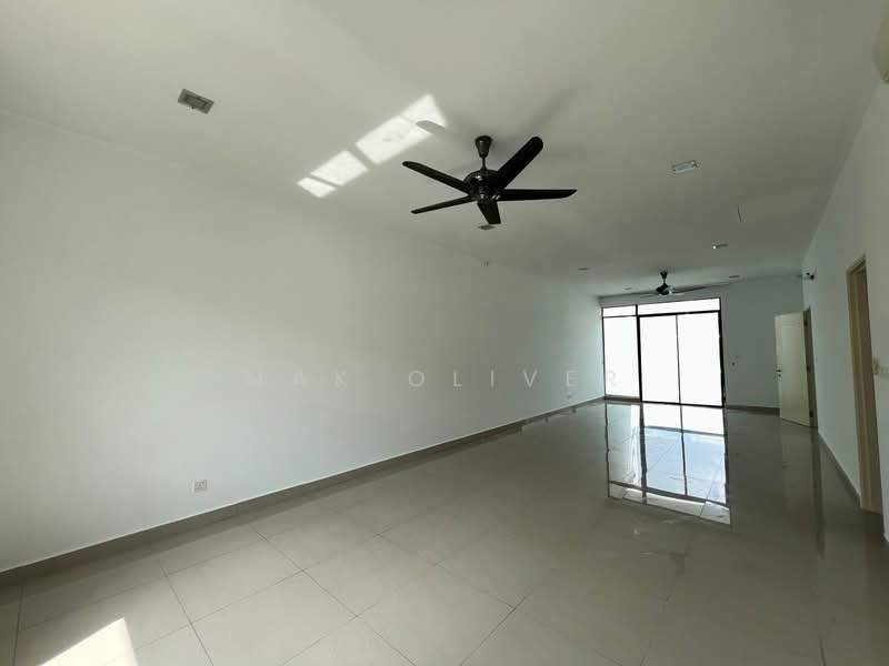 Rumah Teres 3 Tingkat untuk Dijual di Kinrara Residence (Puchong) - Mak Oliver - Living Room - PropertyGuru.com.my