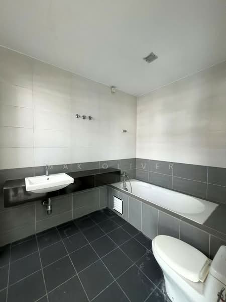 Rumah Teres 3 Tingkat untuk Dijual di Kinrara Residence (Puchong) - Mak Oliver - Bathroom - PropertyGuru.com.my