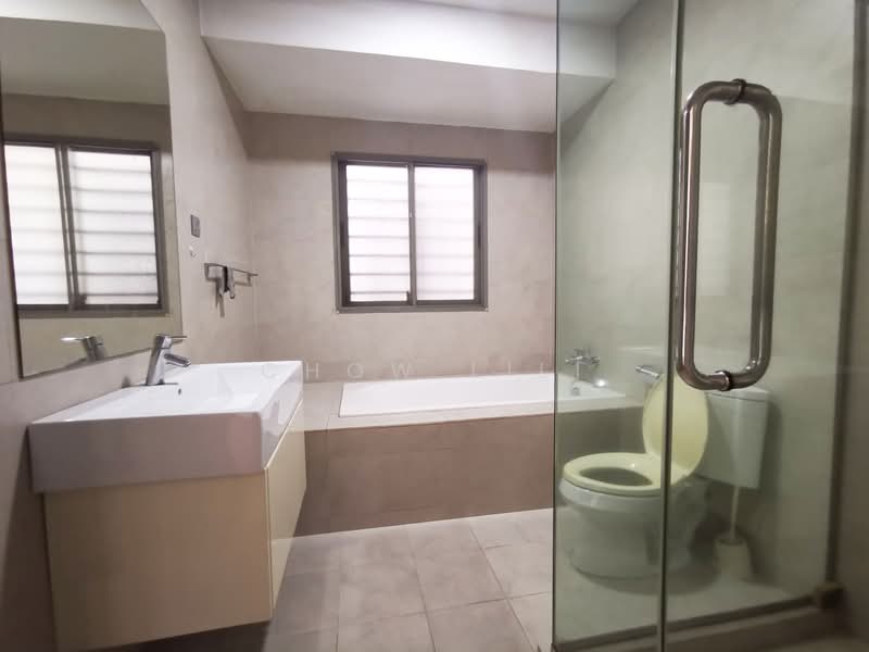 2.5-storey Terraced House for Sale in Bandar Utama 6 (Bandar Utama) - Chow Lili - Bathroom - PropertyGuru.com.my