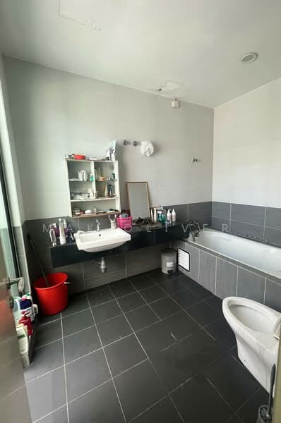 Rumah Teres 3 Tingkat untuk Dijual di Kinrara Residence (Puchong) - Mak Oliver - Bathroom - PropertyGuru.com.my