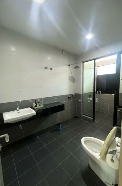 Rumah Teres 3 Tingkat untuk Dijual di Kinrara Residence (Puchong) - Mak Oliver - Bathroom - PropertyGuru.com.my