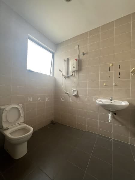 2.5-storey Terraced House for Sale in Kinrara Residence (Puchong) - Mak Oliver - Bathroom - PropertyGuru.com.my