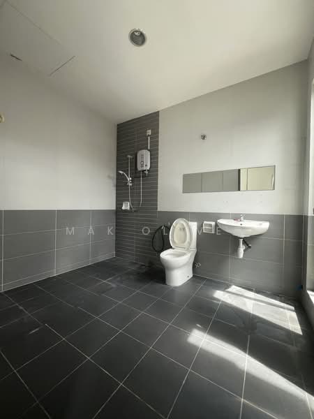 2.5-storey Terraced House for Sale in Kinrara Residence (Puchong) - Mak Oliver - Bathroom - PropertyGuru.com.my