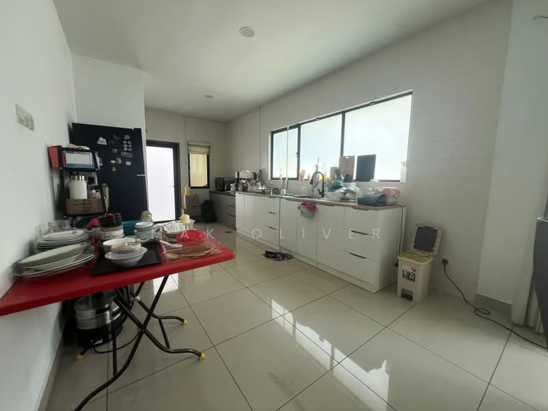 Rumah Teres 3 Tingkat untuk Dijual di Kinrara Residence (Puchong) - Mak Oliver - Kitchen - PropertyGuru.com.my