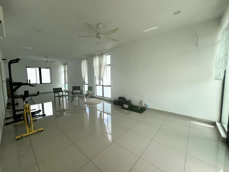 Rumah Teres 3 Tingkat untuk Dijual di Kinrara Residence (Puchong) - Mak Oliver - Living Room - PropertyGuru.com.my