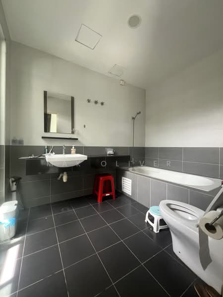 Rumah Teres 3 Tingkat untuk Dijual di Kinrara Residence (Puchong) - Mak Oliver - Bathroom - PropertyGuru.com.my