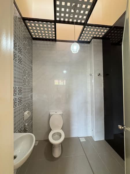 Shop for Sale in Lake Fields (Sungai Besi) - Elaine Lee - Bathroom - PropertyGuru.com.my