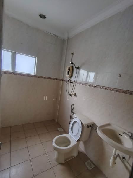Kondominium untuk Dijual di Endah Ria - HL Lau - Bathroom - PropertyGuru.com.my