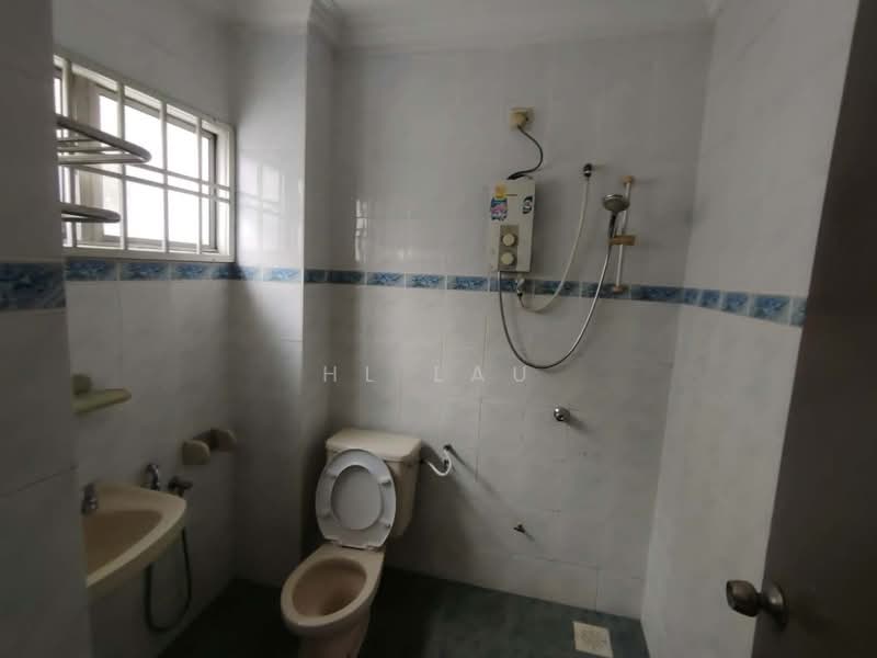 Kondominium untuk Dijual di Endah Ria - HL Lau - Bathroom - PropertyGuru.com.my