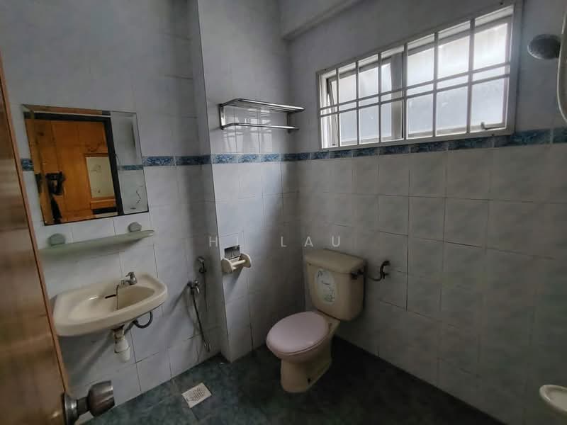 Kondominium untuk Dijual di Endah Ria - HL Lau - Bathroom - PropertyGuru.com.my