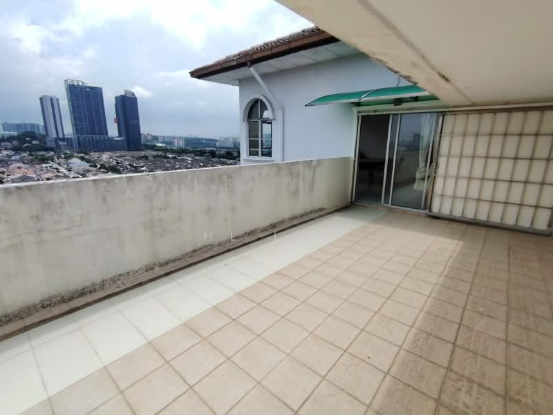 Kondominium untuk Dijual di Endah Ria - HL Lau - Balcony - PropertyGuru.com.my