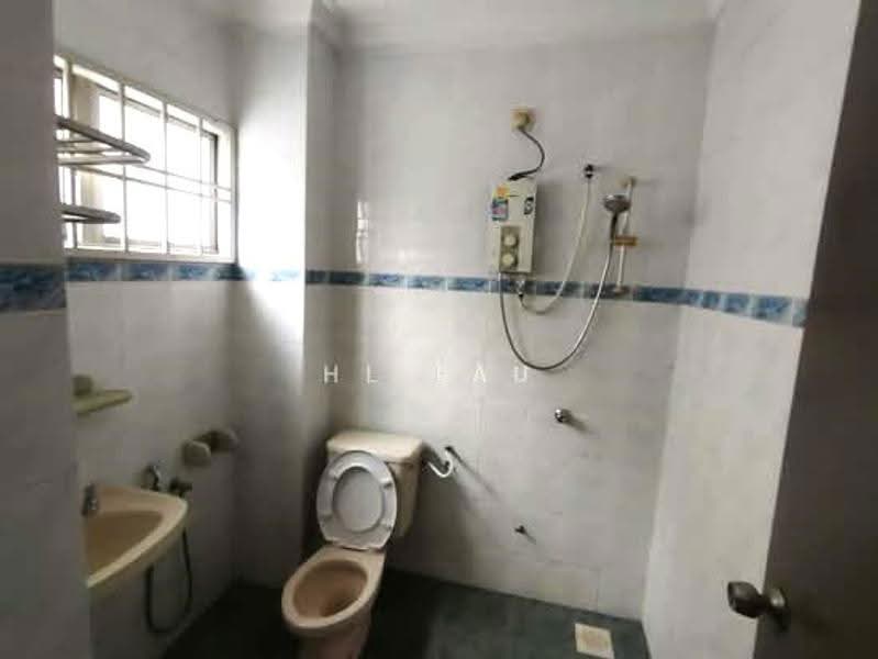 Kondominium untuk Dijual di Endah Ria - HL Lau - Bathroom - PropertyGuru.com.my