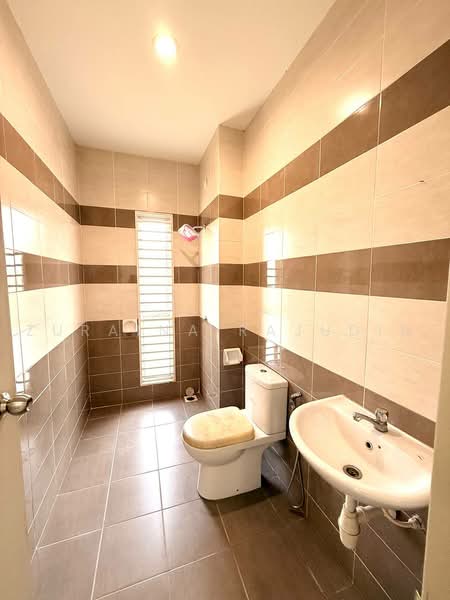 2-storey Terraced House for Sale in Bandar Seri Coalfields (Sungai Buloh) - Zuraina Rajudin - Bathroom - PropertyGuru.com.my
