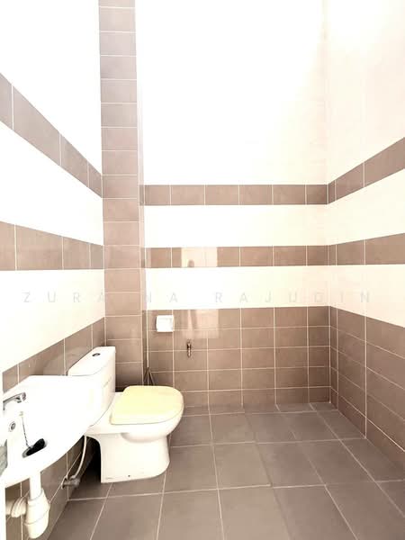 2-storey Terraced House for Sale in Bandar Seri Coalfields (Sungai Buloh) - Zuraina Rajudin - Bathroom - PropertyGuru.com.my