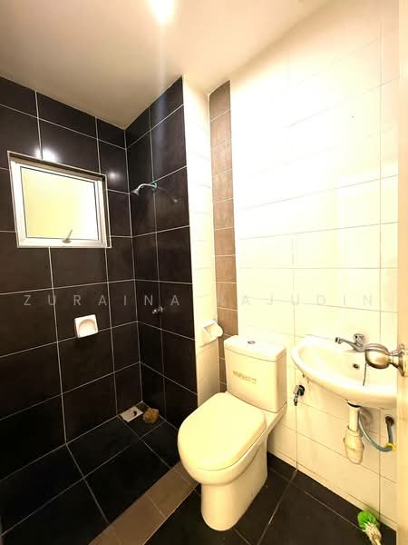 2-storey Terraced House for Sale in Bandar Seri Coalfields (Sungai Buloh) - Zuraina Rajudin - Bathroom - PropertyGuru.com.my