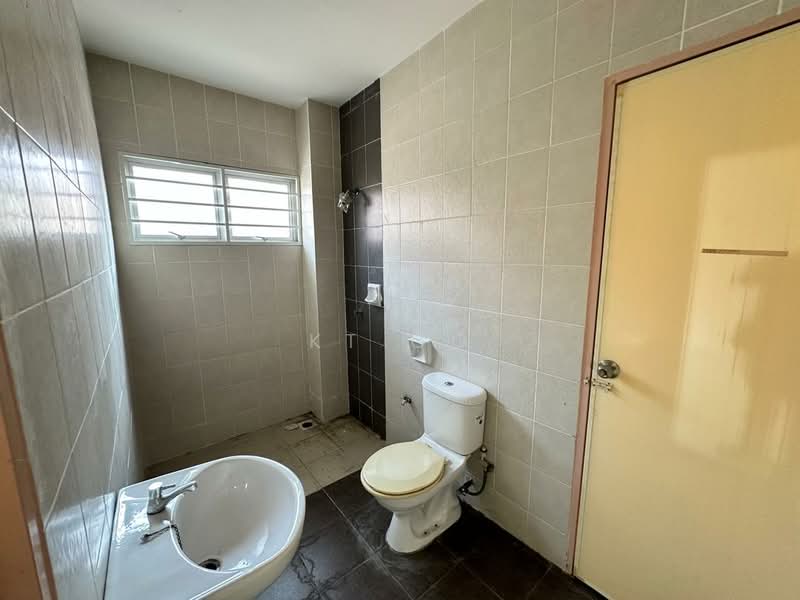 2-storey Terraced House for Sale in Taman Putra Impiana (Puchong) - KT Go - Bathroom - PropertyGuru.com.my