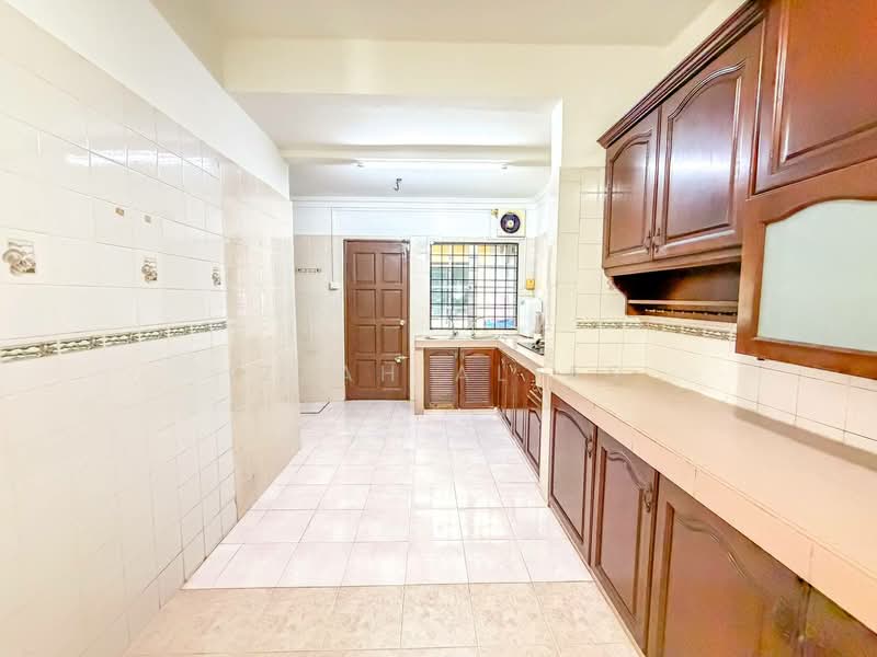 2-storey Terraced House for Sale in Seksyen 20 (Shah Alam) - Izzah Alias - Kitchen - PropertyGuru.com.my